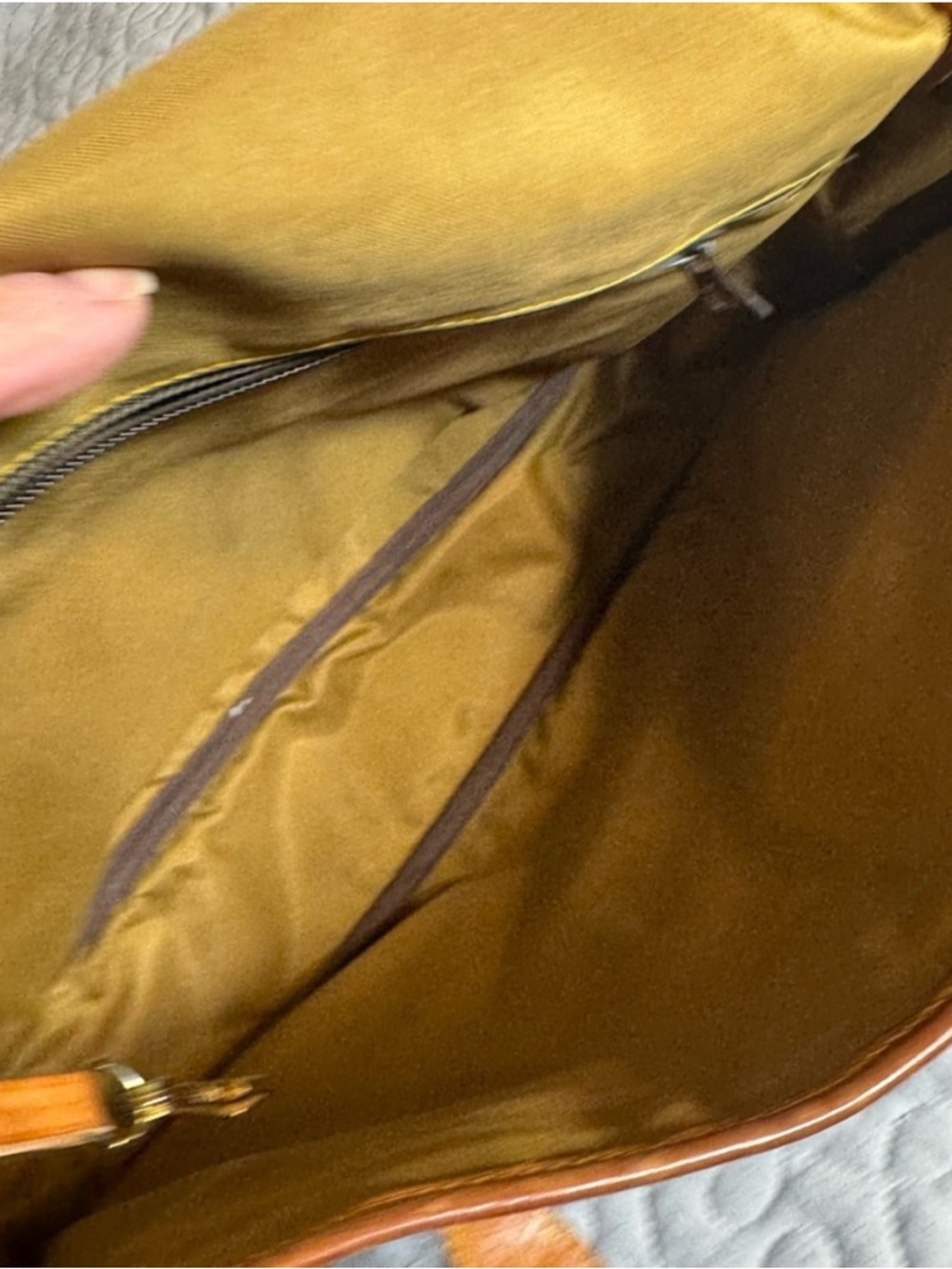 Hunting World Vintage Shoulder Bag Messenger Canvas Leather
Khaki - Picture 7 of 14